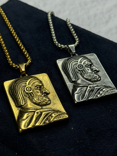 گردنبند استیل کوروش هخامنشی | رنگ ثابت با زنجیر ۶۰ سانتیمتری